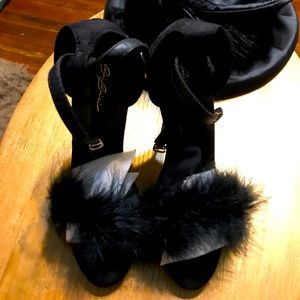 Lovely black stilettos with fur Size 39(8). Never worn.
